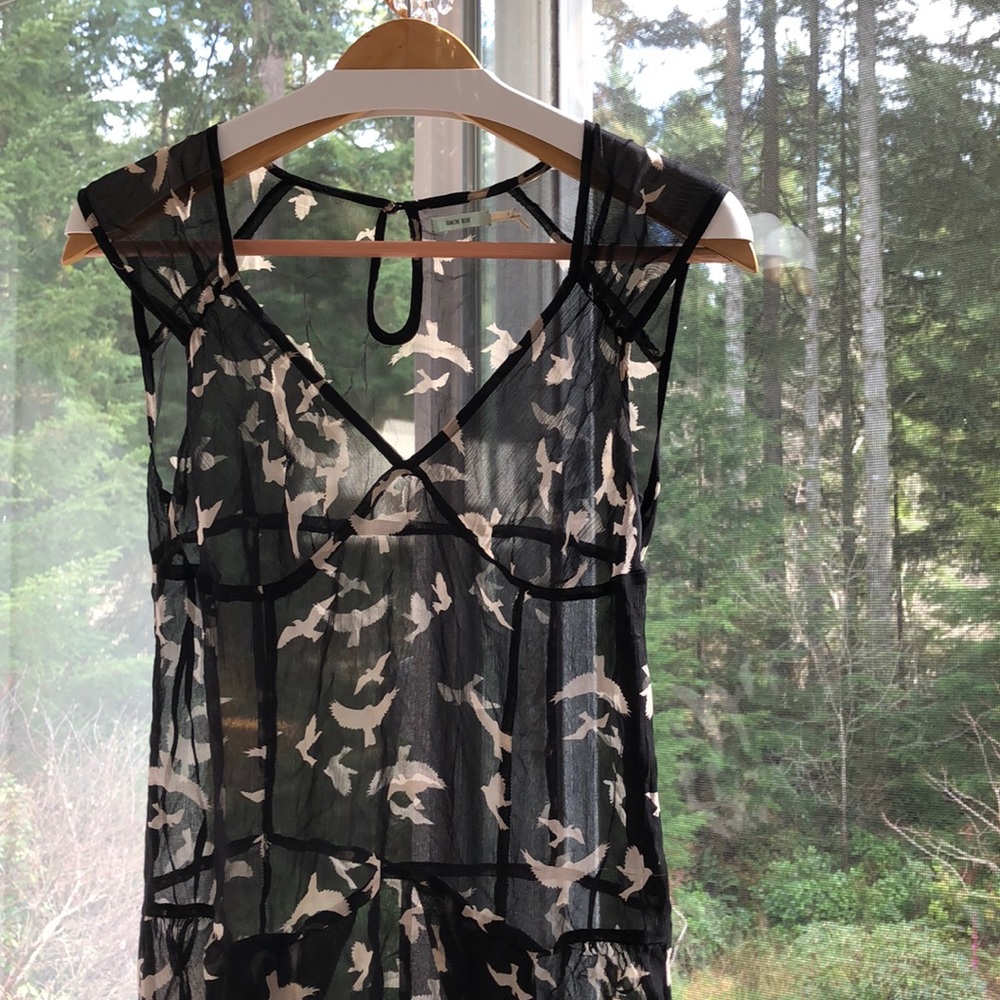 Kimchi Blue b&w bird print 100% silk dress.